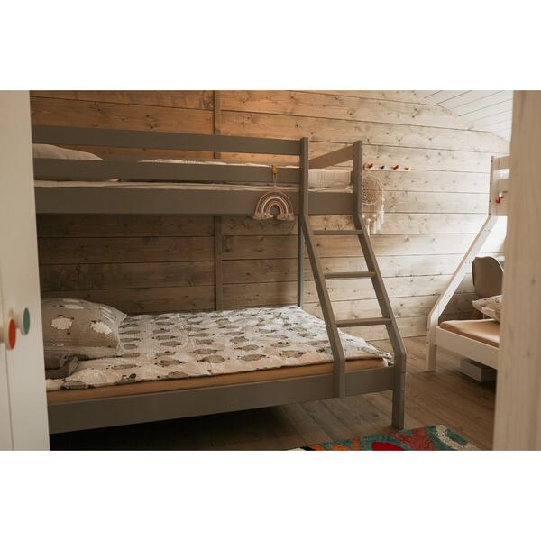 Alternative bunk bedroom view